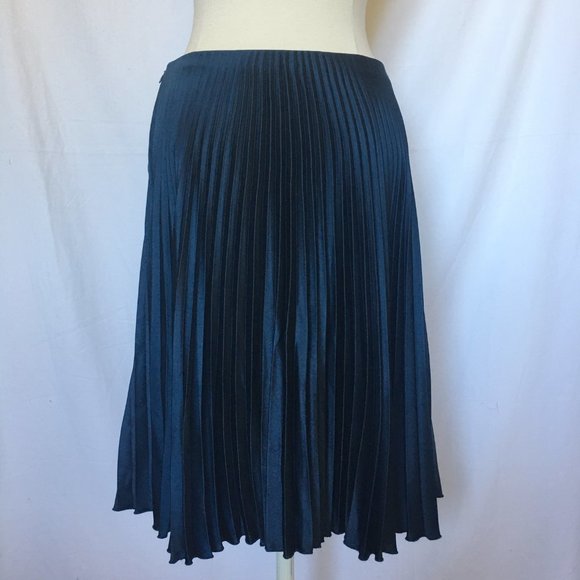 Valentino Navy Silk Pleated Midi Skirt 10 - Picture 3 of 9